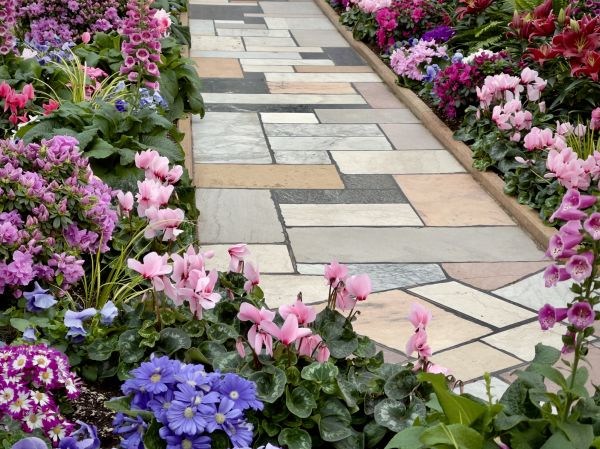 Cost of Garden Path Installation in San Rafael