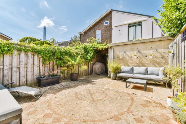 Cost of Courtyard Patio Service in San Rafael